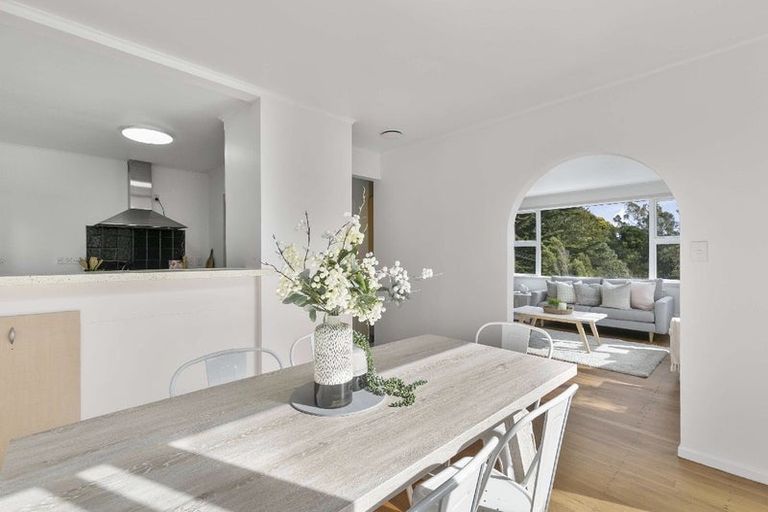 Photo of property in 9 Lomond Street, Newlands, Wellington, 6037