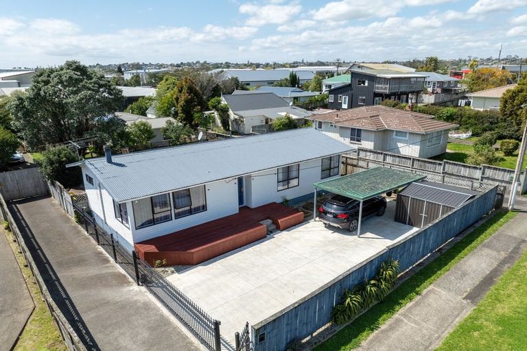 Photo of property in 9 Garelja Road, Henderson, Auckland, 0612