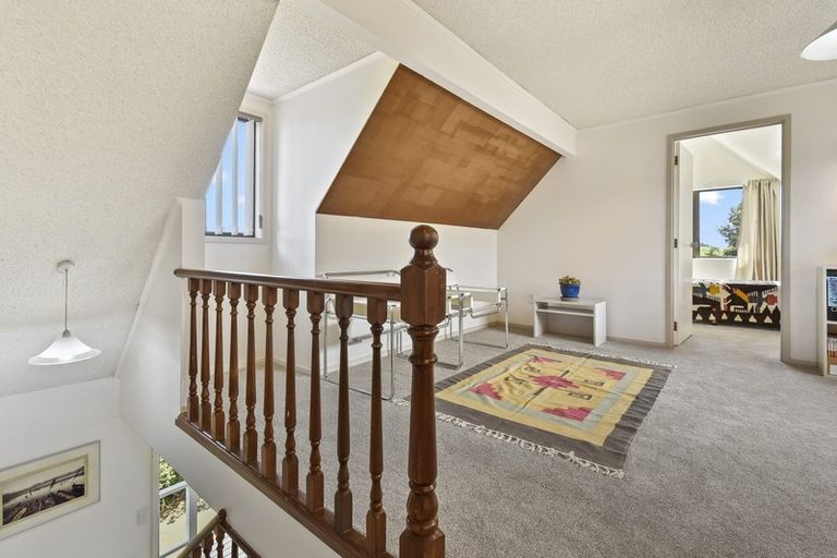 Photo of property in 2 Paulownia Place, Totara Heights, Auckland, 2105