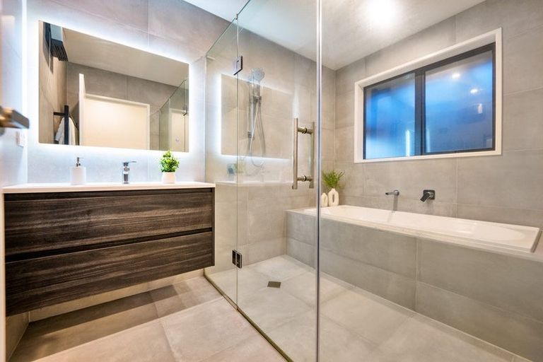 Photo of property in 7 Kaimai Avenue, Massey, Auckland, 0614