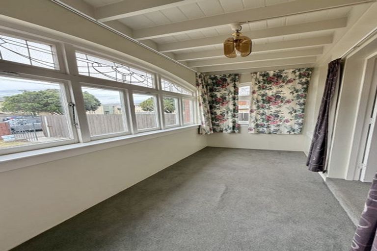 Photo of property in 98 Endeavour Street, Lyall Bay, Wellington, 6022