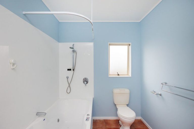 Photo of property in 101 Hillcrest Drive, Kelvin Grove, Palmerston North, 4414