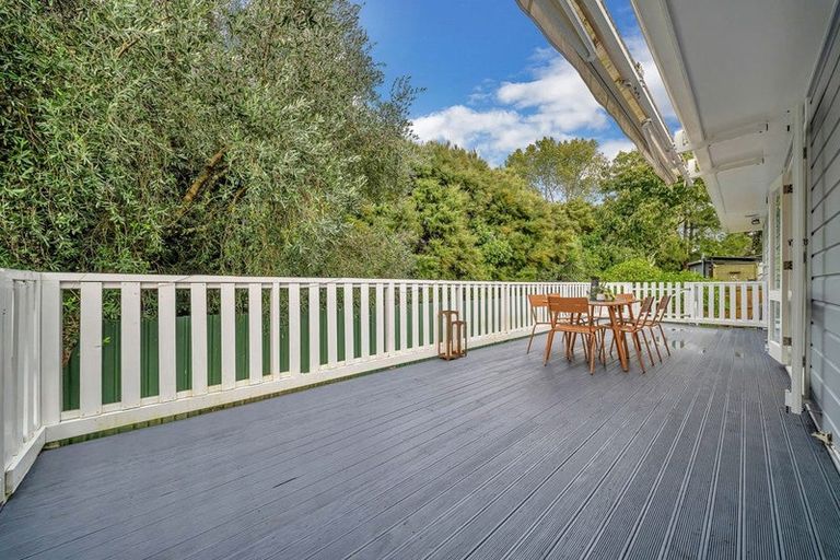 Photo of property in 9 Serwayne Place, Sunnyvale, Auckland, 0612