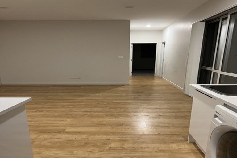 Photo of property in 37 Huntington Park Drive, Greenhithe, Auckland, 0632