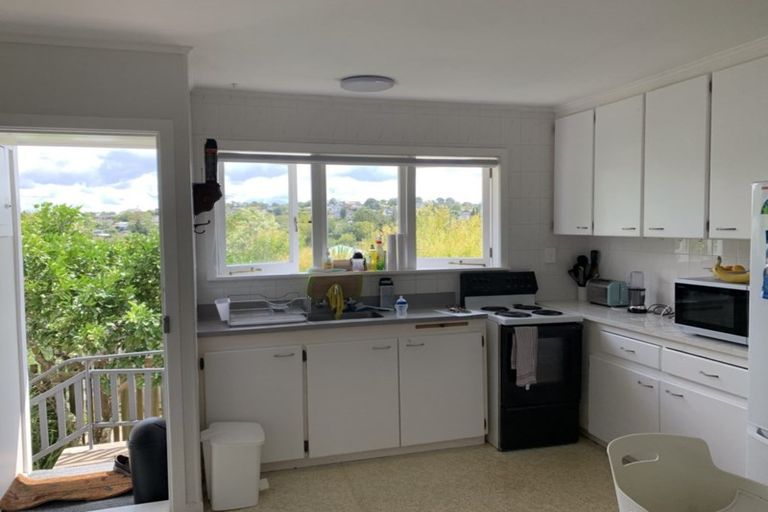 Photo of property in 9 Lex Avenue, Green Bay, Auckland, 0604