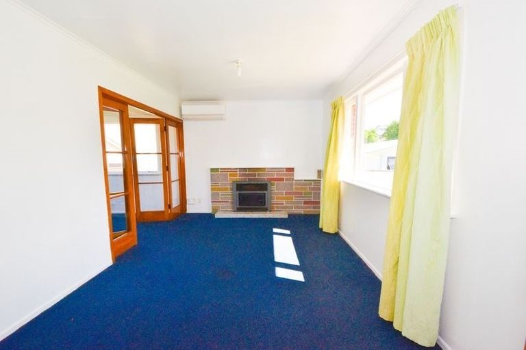 Photo of property in 43 Beaubank Road, Kelston, Auckland, 0602