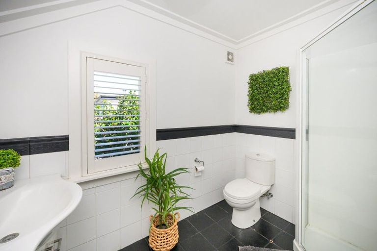 Photo of property in 10 Elmira Avenue, Hokowhitu, Palmerston North, 4410