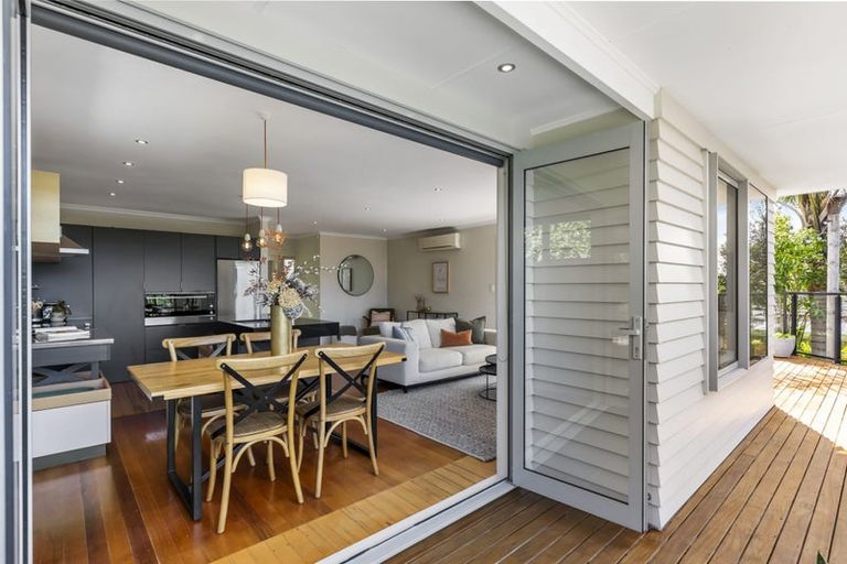 Photo of property in 2/12 Beatrice Avenue, Hillcrest, Auckland, 0627