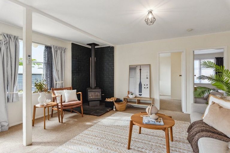 Photo of property in 105 Seaview Road, Paraparaumu Beach, Paraparaumu, 5032