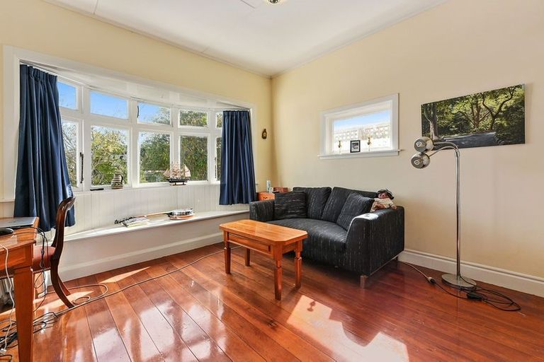 Photo of property in 26 Woburn Road, Northland, Wellington, 6012