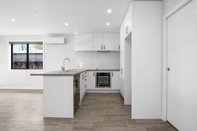 Photo of property in 2/18 Betley Crescent, Fairview Downs, Hamilton, 3214