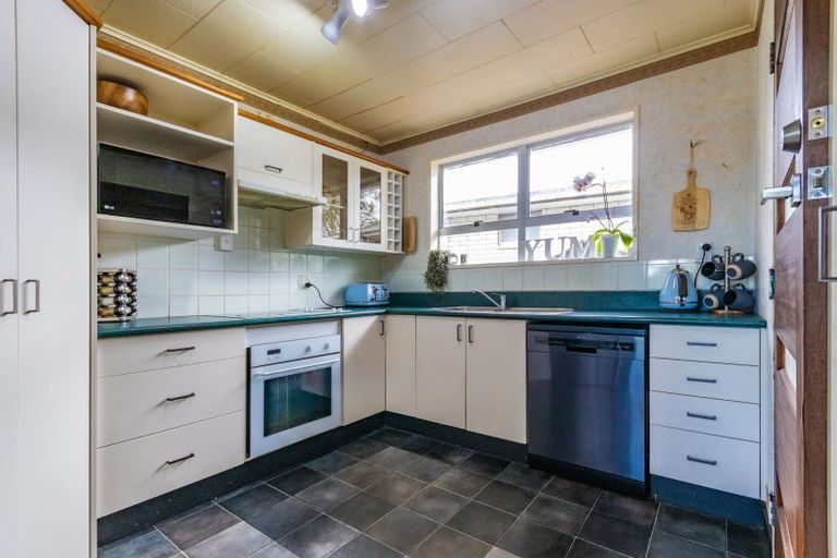 Photo of property in 16 Kimberley Grove, Westbrook, Palmerston North, 4412