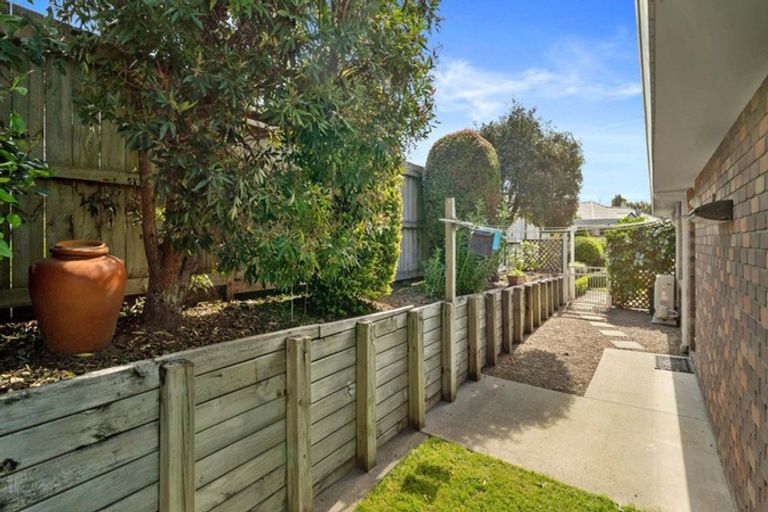 Photo of property in 16 Hidcote Place, Bethlehem, Tauranga, 3110