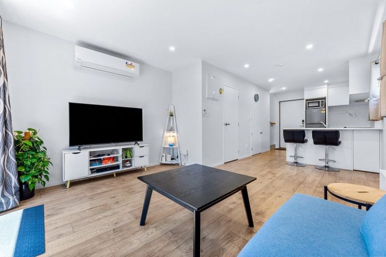 Photo of property in 5/36 Kaipatiki Road, Glenfield, Auckland, 0629