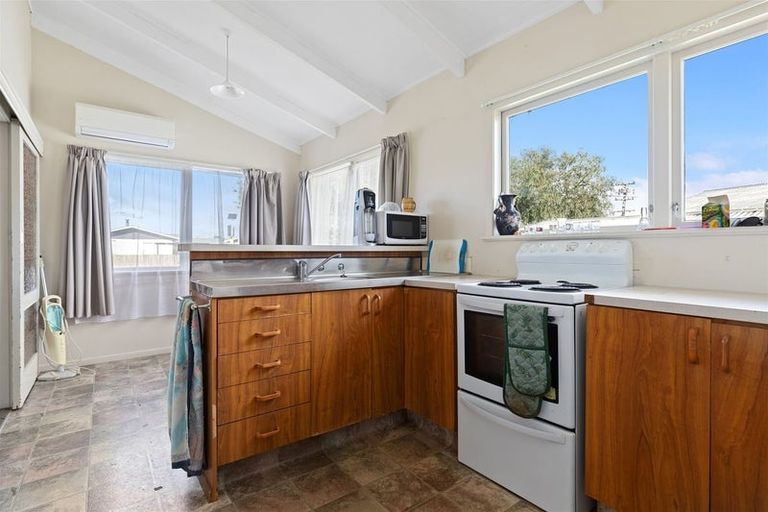 Photo of property in 1 Lilac Street, Melville, Hamilton, 3206