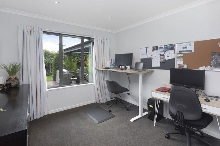 Photo of property in 7 Millpond Place, Parklands, Christchurch, 8083