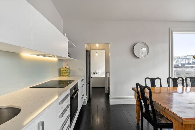 Photo of property in 66 Roxburgh Street, Mount Victoria, Wellington, 6011