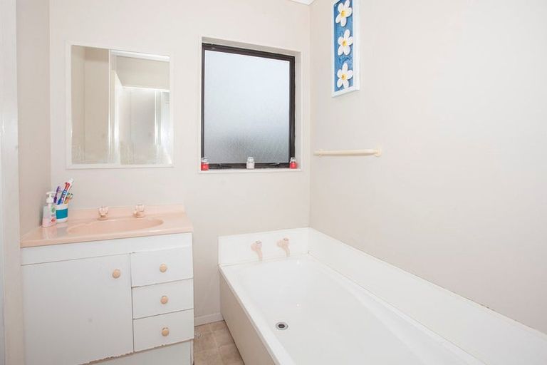 Photo of property in 79 Hillcrest Drive, Kelvin Grove, Palmerston North, 4414