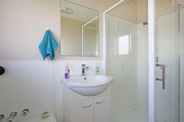 Photo of property in 16 Thorn Road, Tuakau, 2121