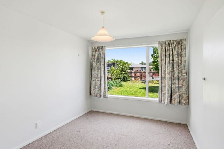 Photo of property in 15 Wychwood Crescent, Bishopdale, Christchurch, 8053