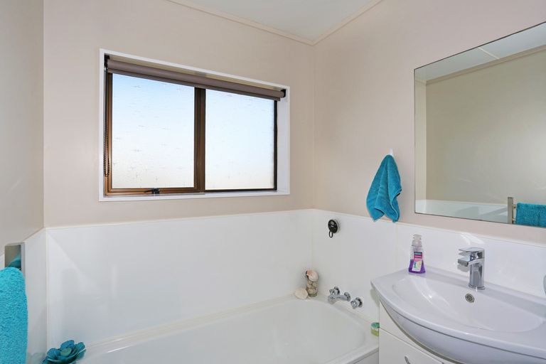 Photo of property in 16 Thorn Road, Tuakau, 2121