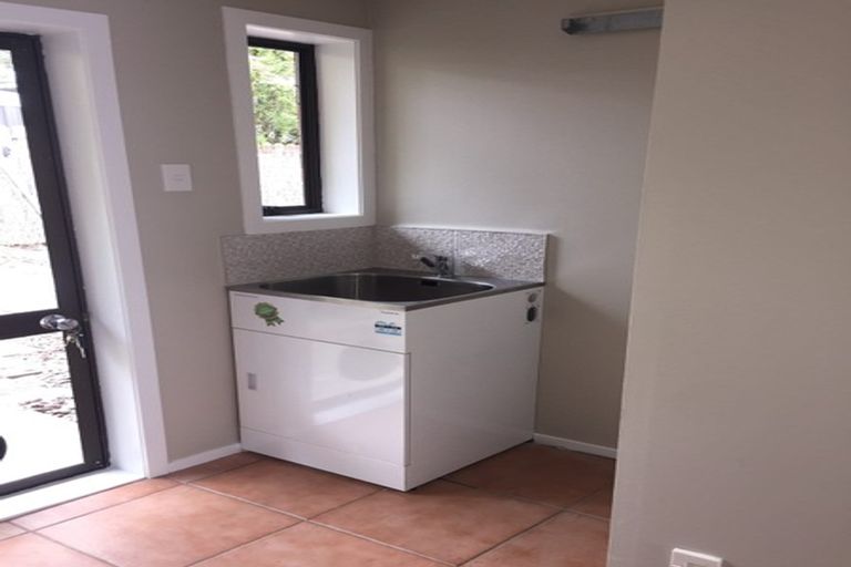 Photo of property in 1/77 Konini Road, Titirangi, Auckland, 0604