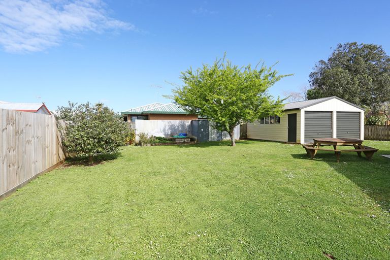 Photo of property in 16 Thorn Road, Tuakau, 2121