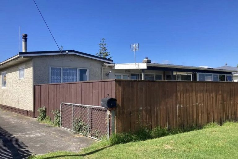 Photo of property in 2 Atkinson Street, Waitara, 4320