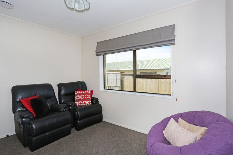 Photo of property in 16 Thorn Road, Tuakau, 2121