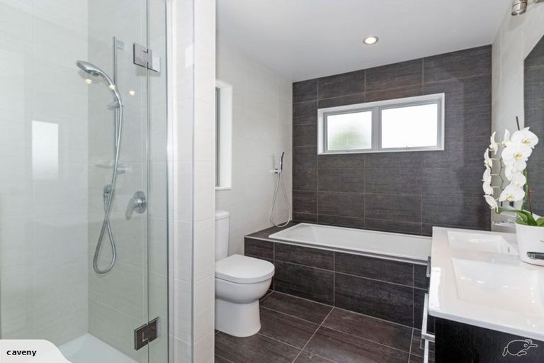 Photo of property in 36a Kervil Avenue, Te Atatu Peninsula, Auckland, 0610