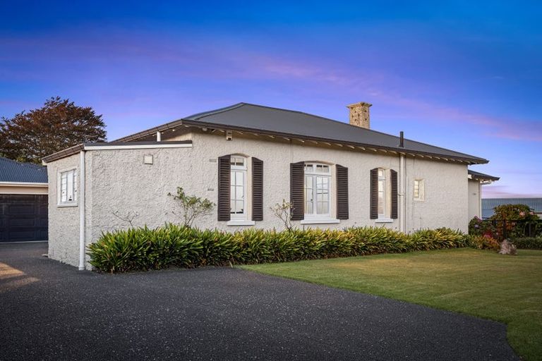 Photo of property in 46 Rewarewa Road, Te Atatu Peninsula, Auckland, 0610