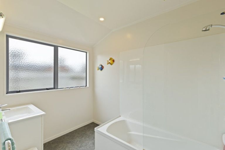 Photo of property in 64 Branch Road, Highlands Park, New Plymouth, 4312