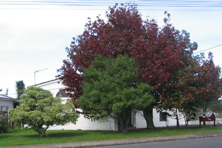 Photo of property in 2/164 Titirangi Road, New Lynn, Auckland, 0600