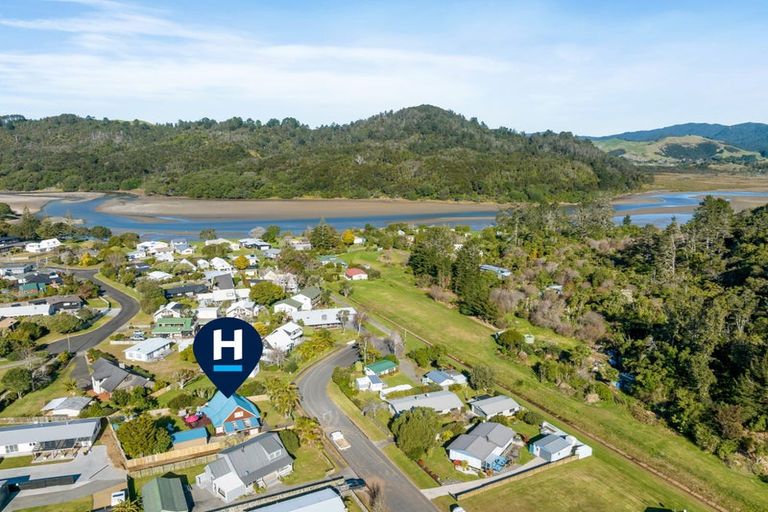 Photo of property in 127 Mckellar Place, Whangamata, 3620