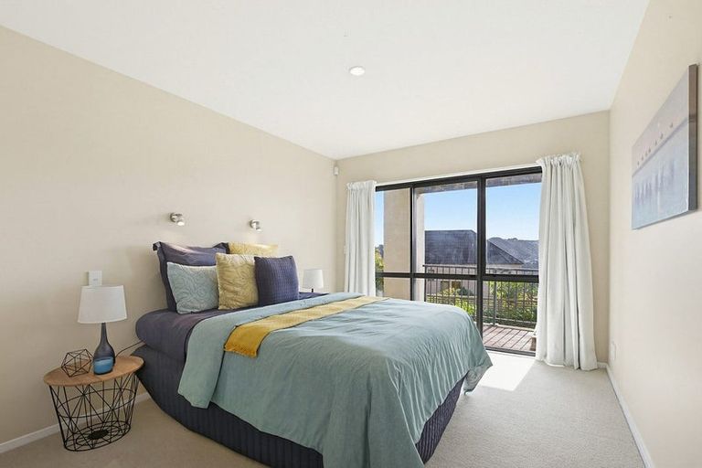 Photo of property in 17 Landsdowne Terrace, Karori, Wellington, 6012