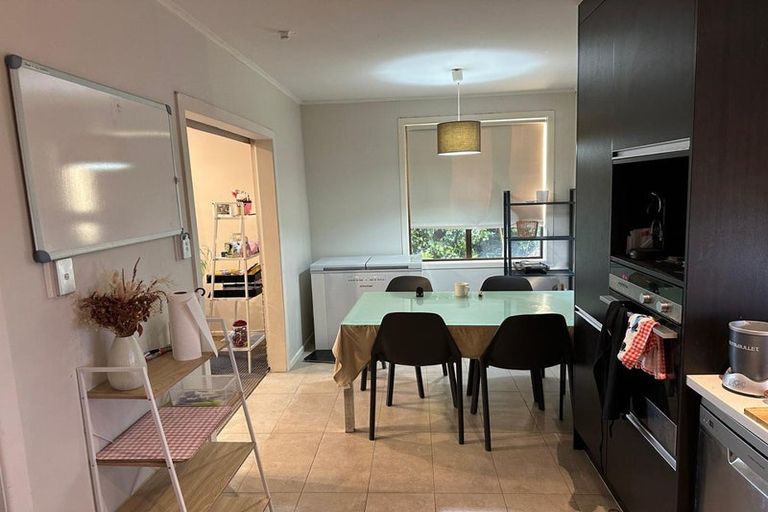 Photo of property in 43 Renata Crescent, Te Atatu Peninsula, Auckland, 0610