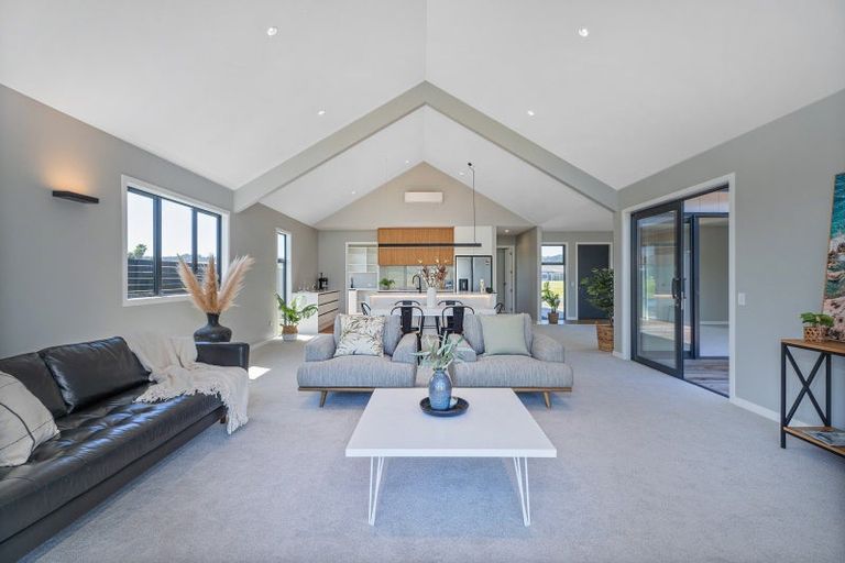 Photo of property in 17 Kahu Crescent, Whitianga, 3510