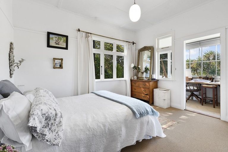 Photo of property in 8 Severn Street, Island Bay, Wellington, 6023