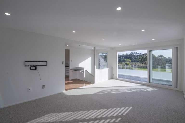 Photo of property in 16 Noall Street, Te Atatu Peninsula, Auckland, 0610