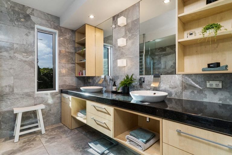 Photo of property in 9 Allom Lane, Cashmere, Christchurch, 8022