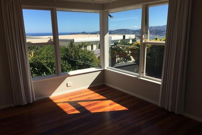 Photo of property in 200 Nevay Road, Karaka Bays, Wellington, 6022