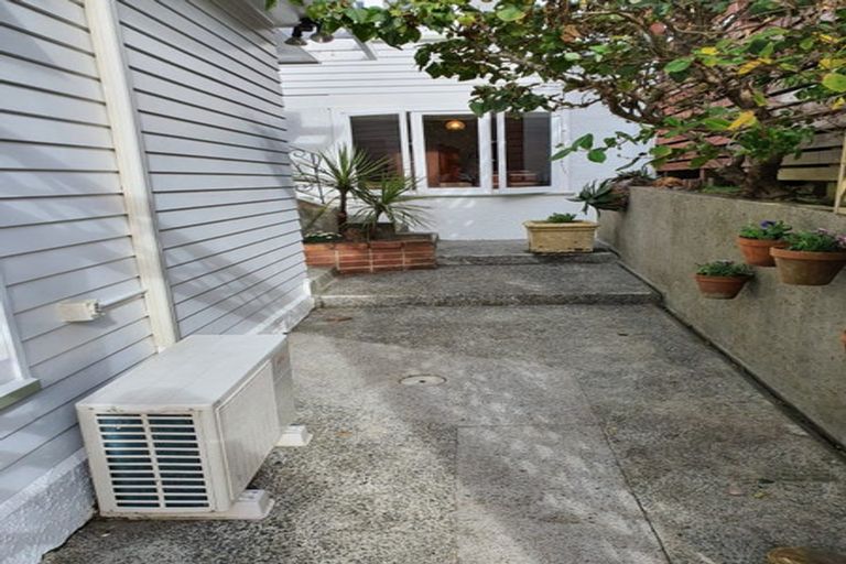 Photo of property in 18 Waikare Street, Karori, Wellington, 6012