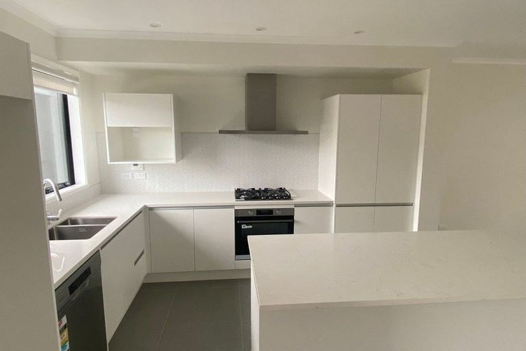 Photo of property in 44 Manarini Road, Westgate, Auckland, 0614