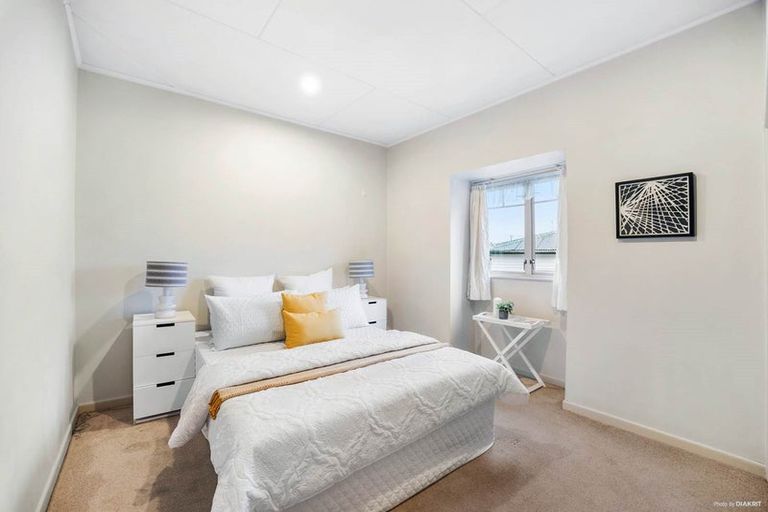 Photo of property in 5 Seabrook Avenue, New Lynn, Auckland, 0600