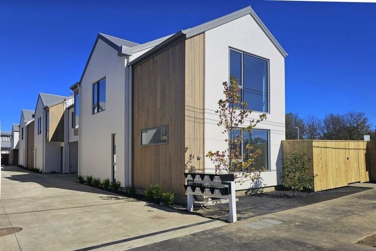 Photo of property in 2/76 Harman Street, Addington, Christchurch, 8024