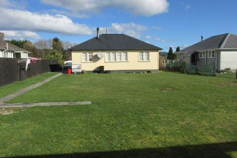 Photo of property in 14 Conlon Street, Reefton, 7830