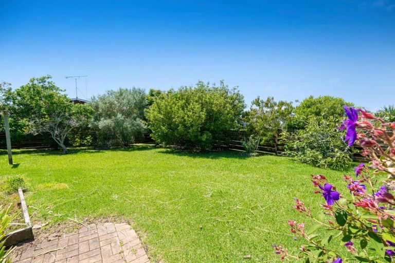 Photo of property in 29 Melandra Road, Stanmore Bay, Whangaparaoa, 0932