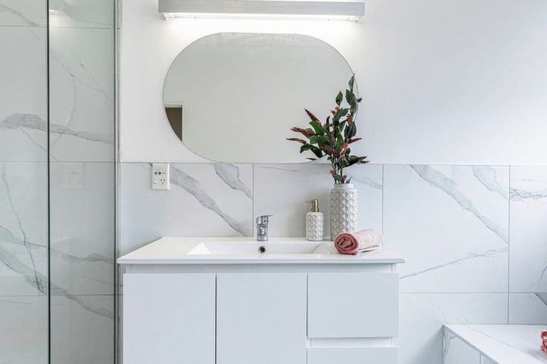 Photo of property in 5 Hobie Court, West Harbour, Auckland, 0618