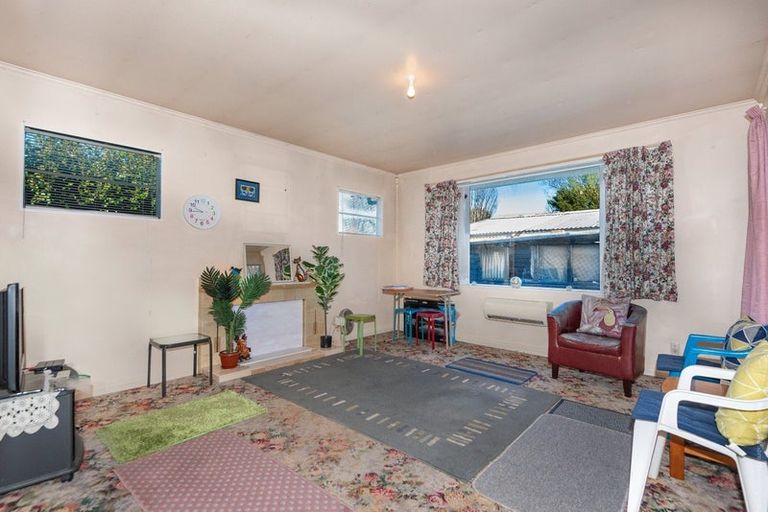 Photo of property in 102 Yaldhurst Road, Sockburn, Christchurch, 8042