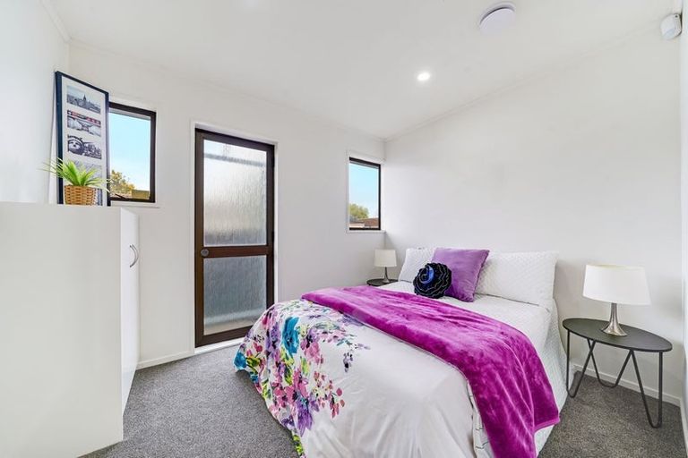 Photo of property in 2/8 Kirrama Place, Conifer Grove, Takanini, 2112